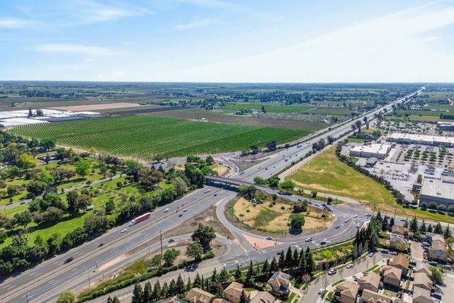 2395 Cayman Dr, Lodi, CA 95240