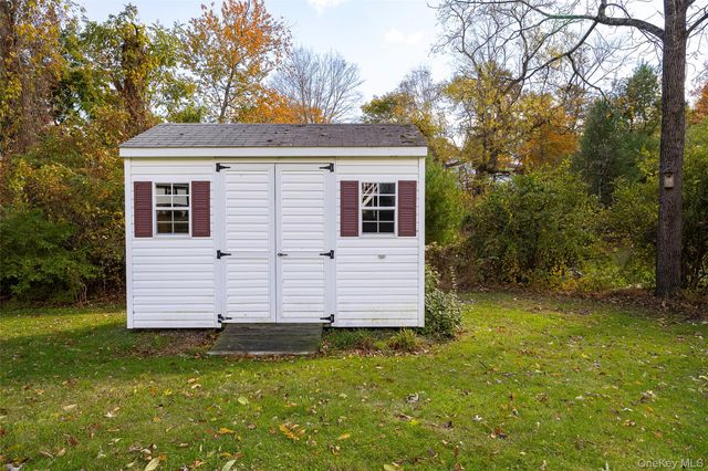 13 Chestnut Street, Red Hook, NY 12571