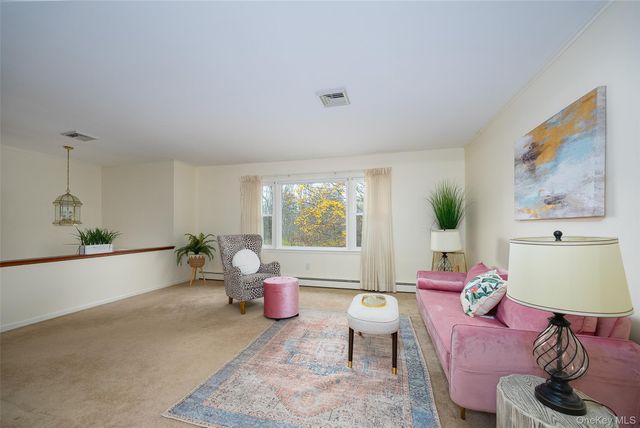 13 Chestnut Street, Red Hook, NY 12571