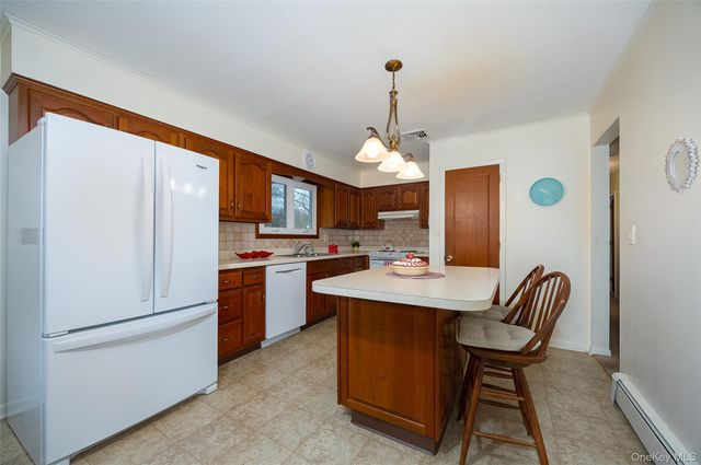 13 Chestnut Street, Red Hook, NY 12571