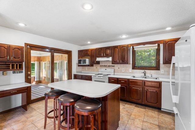 9 Jim Ash Rd, Palmer, MA 01069