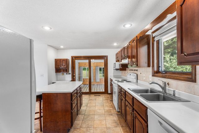 9 Jim Ash Rd, Palmer, MA 01069