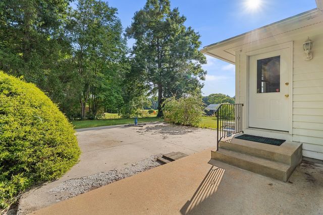 9 Jim Ash Rd, Palmer, MA 01069