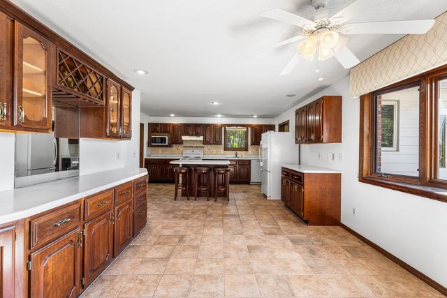 9 Jim Ash Rd, Palmer, MA 01069