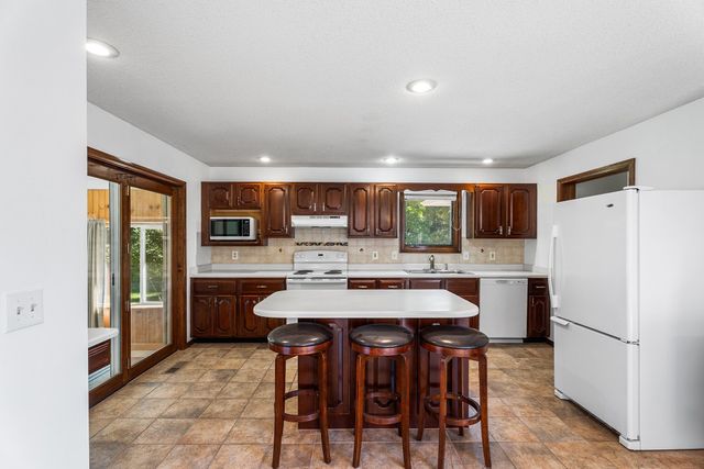 9 Jim Ash Rd, Palmer, MA 01069