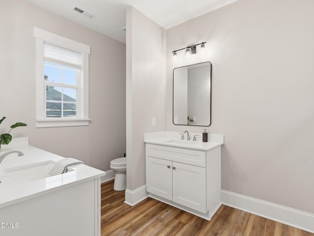 129 E Chestnut Avenue, Wake Forest, NC 27587