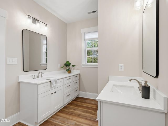 129 E Chestnut Avenue, Wake Forest, NC 27587