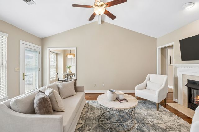 9029 Sawyer Brown Rd, Nashville, TN 37221