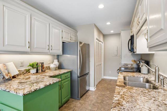9029 Sawyer Brown Rd, Nashville, TN 37221