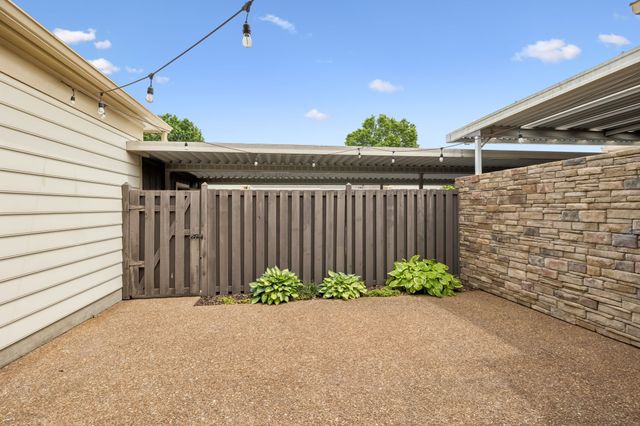 9029 Sawyer Brown Rd, Nashville, TN 37221