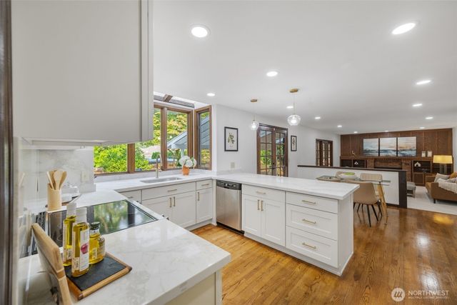 15155 NE 6th Street, Bellevue, WA 98007