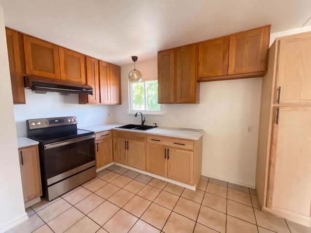6920 Briggs Dr, Sacramento, CA 95828