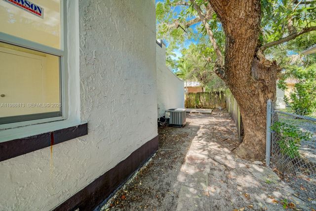 829 NW 56th St, Miami, FL 33127