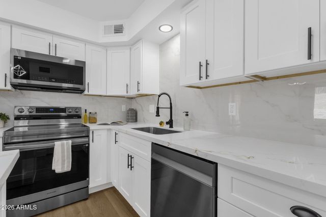 2121 S PENNINGTON -- 21, Mesa, AZ 85202