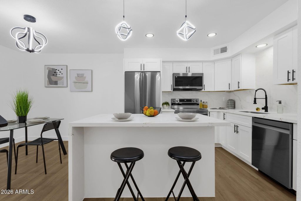 2121 S PENNINGTON -- 21, Mesa, AZ 85202