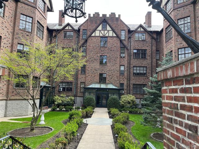 38-30 Douglaston Parkway 4C, Douglaston, NY 11363