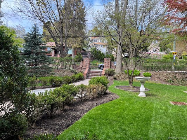 38-30 Douglaston Parkway 4C, Douglaston, NY 11363