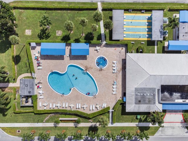 904 SW 5th Court, Boynton Beach, FL 33426