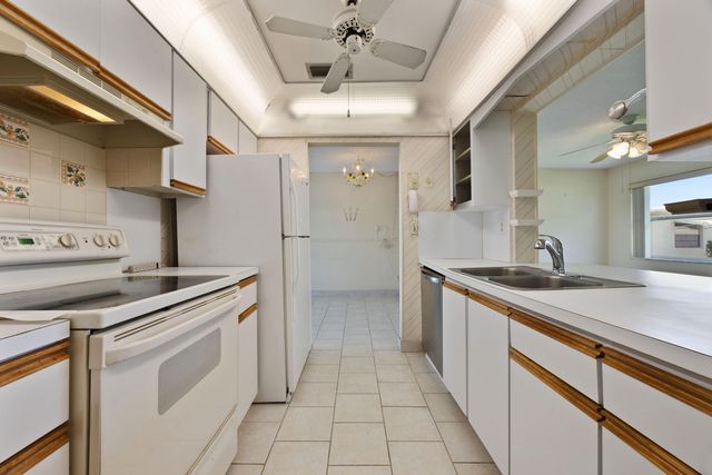 904 SW 5th Court, Boynton Beach, FL 33426