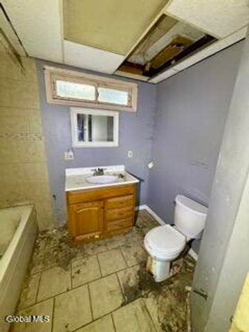 5 Lockrow Boulevard, Colonie, NY 12205