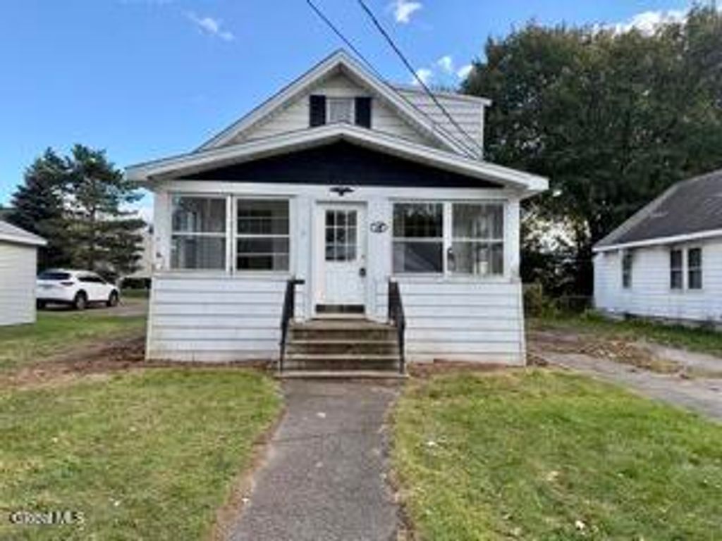5 Lockrow Boulevard, Colonie, NY 12205