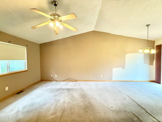 2118 N Piatt Ave, Wichita, KS 67214