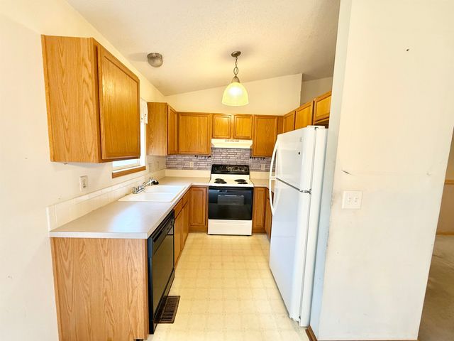 2118 N Piatt Ave, Wichita, KS 67214