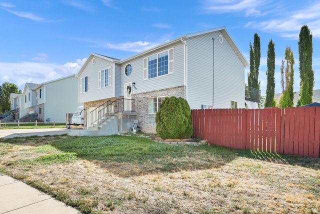 482 W 275 N, Clearfield, UT 84015
