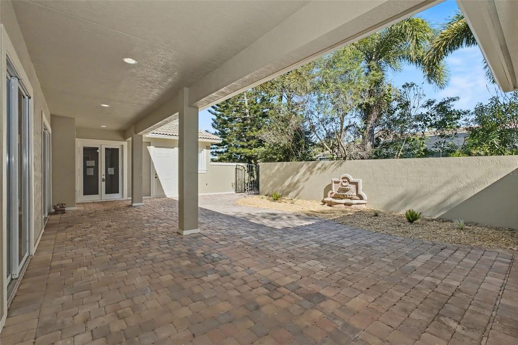 Image 6 of property listing at 2158 FALLS CIRCLE, Vero Beach, FL 32967