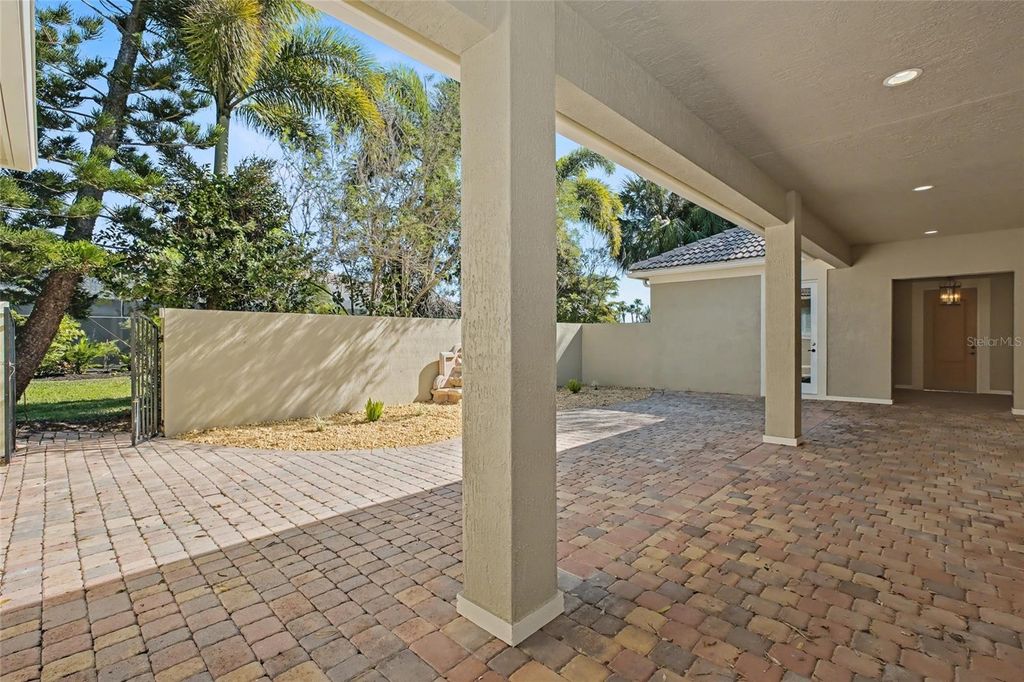Image 7 of property listing at 2158 FALLS CIRCLE, Vero Beach, FL 32967