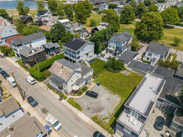 32 Houston Avenue, Newport, RI 02840