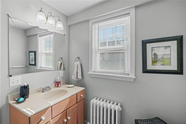 32 Houston Avenue, Newport, RI 02840