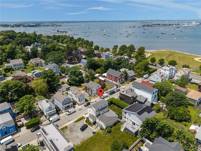 32 Houston Avenue, Newport, RI 02840