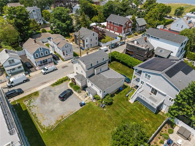 32 Houston Avenue, Newport, RI 02840