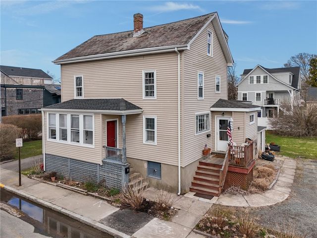 32 Houston Avenue, Newport, RI 02840