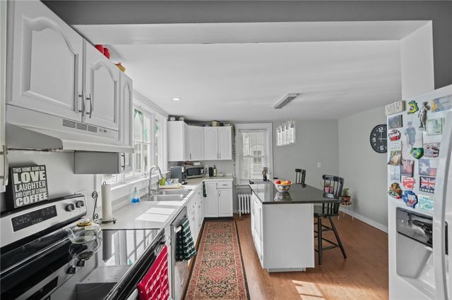 32 Houston Avenue, Newport, RI 02840