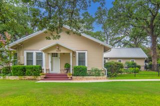 1422 E Bankhead Drive, Weatherford, TX 76086