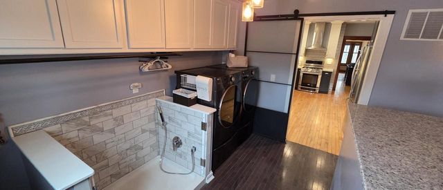 9120 S Chicago COURT, Oak Creek, WI 53154