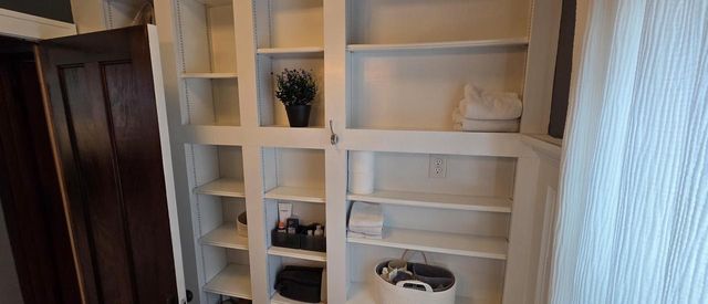 9120 S Chicago COURT, Oak Creek, WI 53154