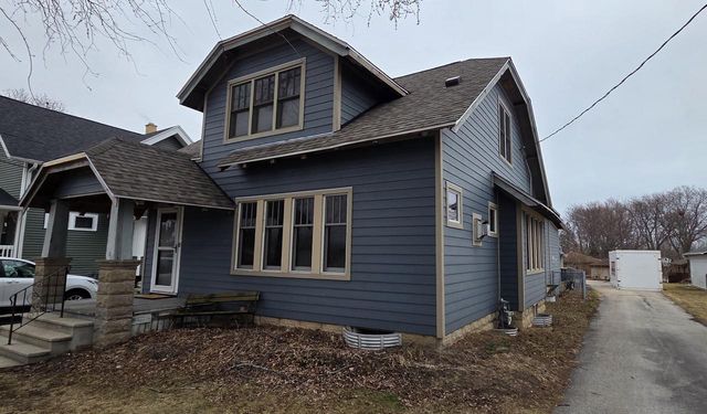 9120 S Chicago COURT, Oak Creek, WI 53154