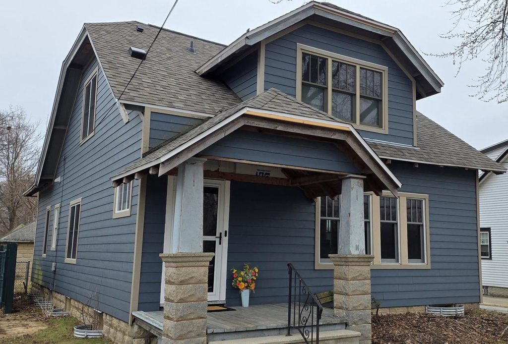 9120 S Chicago COURT, Oak Creek, WI 53154