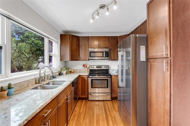 2425 36TH AVENUE N, St Petersburg, FL 33713