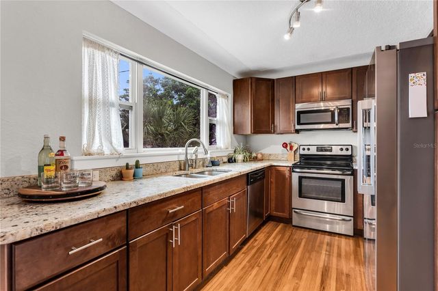 2425 36TH AVENUE N, St Petersburg, FL 33713