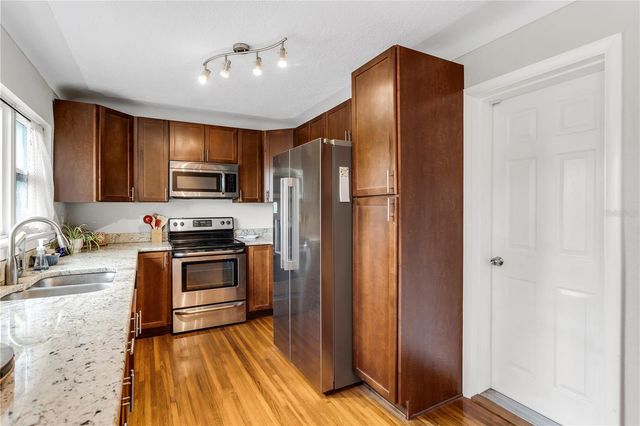 2425 36TH AVENUE N, St Petersburg, FL 33713