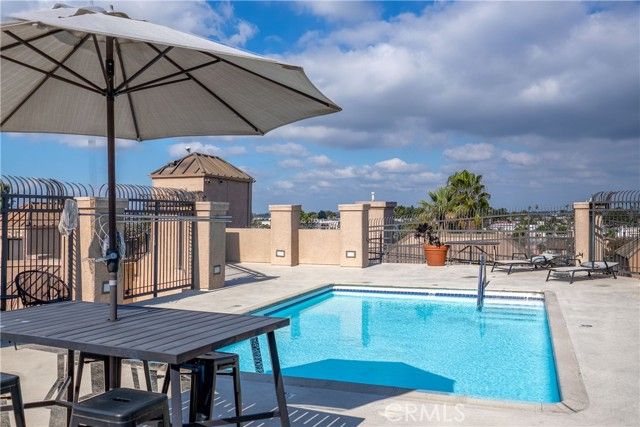 640 W 4th 101, Long Beach, CA 90802