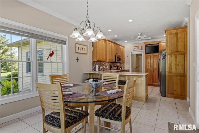 5635 Wagon Ford Road, Chatham, IL 62629