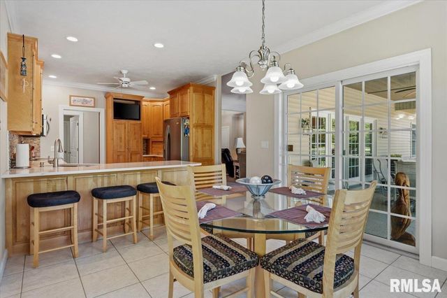 5635 Wagon Ford Road, Chatham, IL 62629