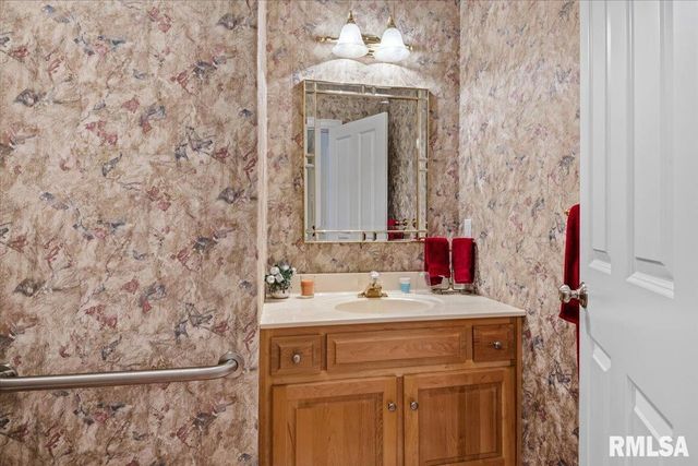 5635 Wagon Ford Road, Chatham, IL 62629