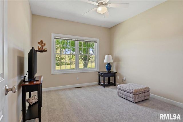 5635 Wagon Ford Road, Chatham, IL 62629