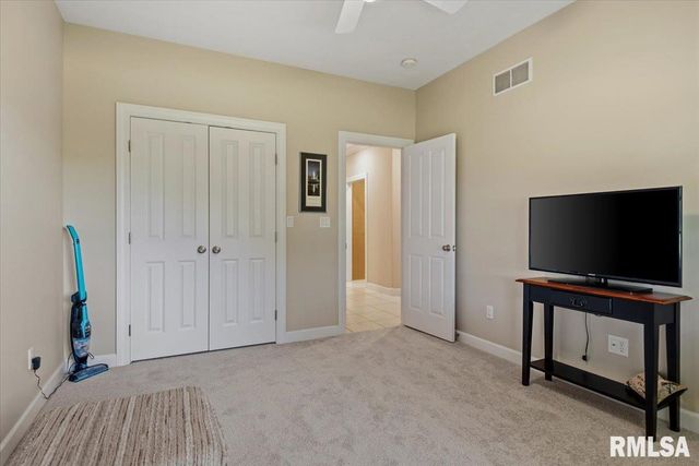 5635 Wagon Ford Road, Chatham, IL 62629